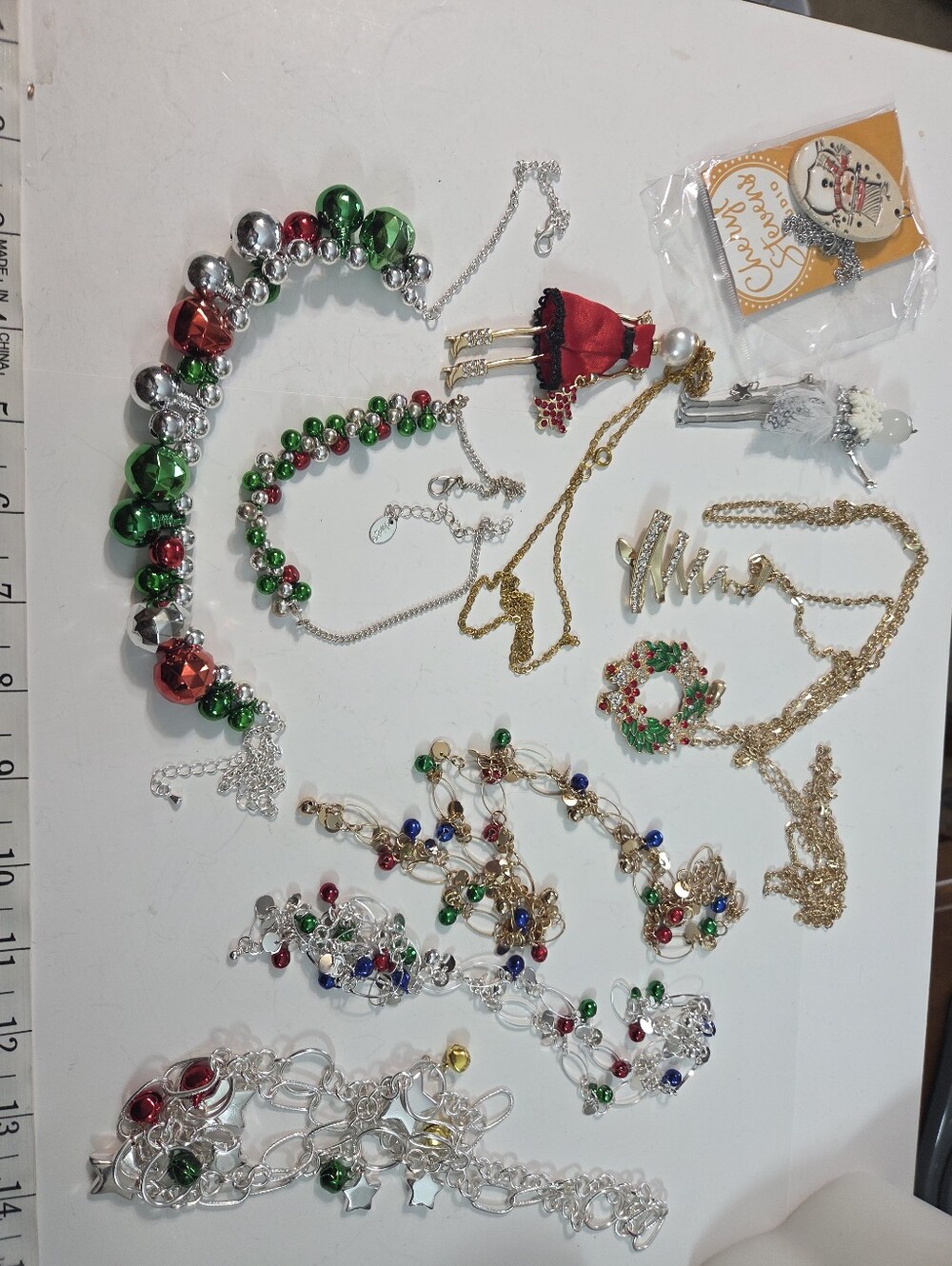 holiday seasonal Festive Red & Green Beaded Women's Necklace Set lot of 10